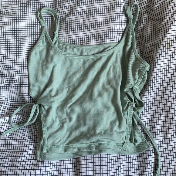 Green crop top with open and tie sides - Picture 2 of 3